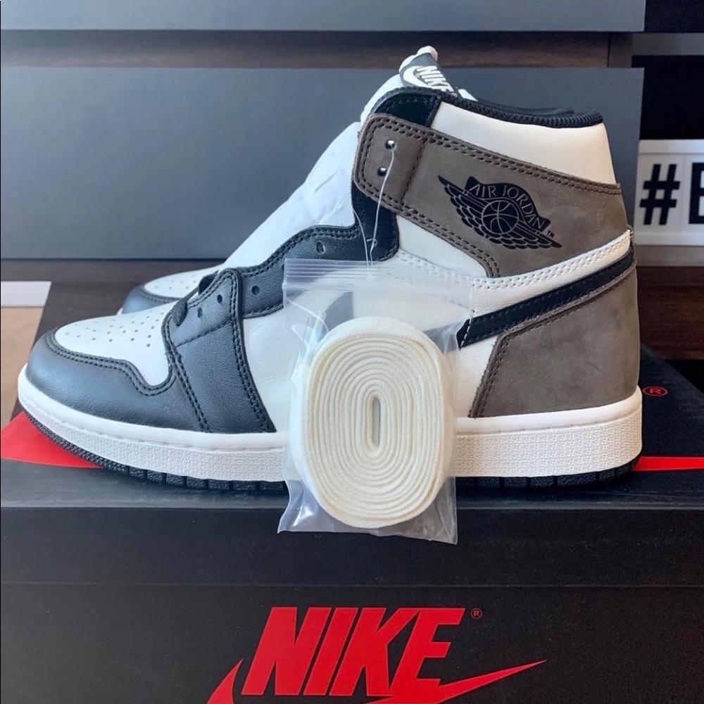 Jordan 1 “MOCHA” sz 9.5 men